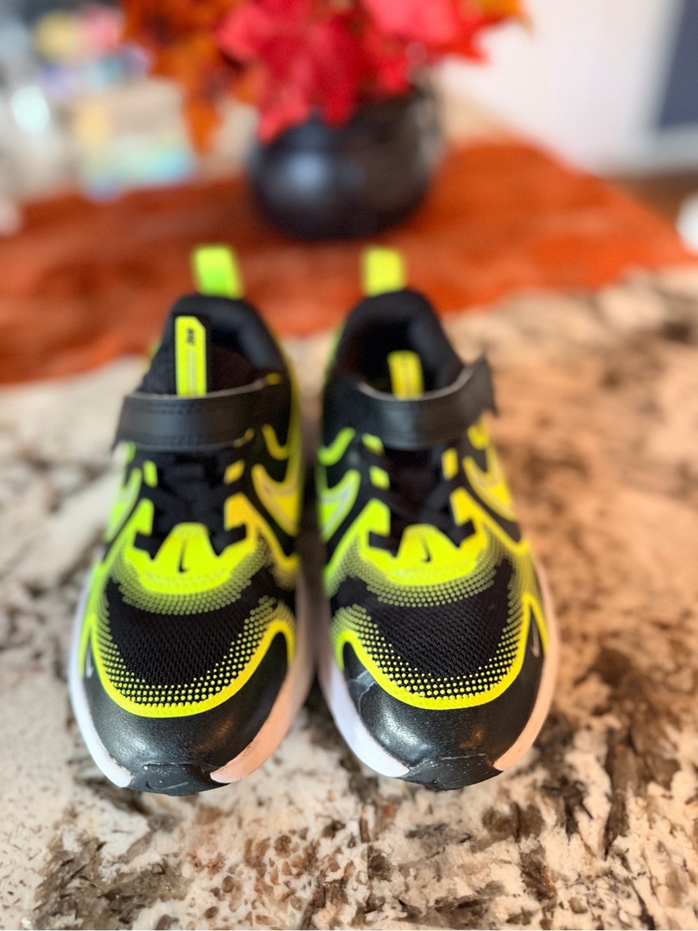 Nike Toddler Neon Yellow and Black Hook-and-Loop Sneakers